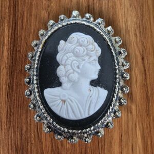 Vintage Gold Tone Black & White Cameo Brooch